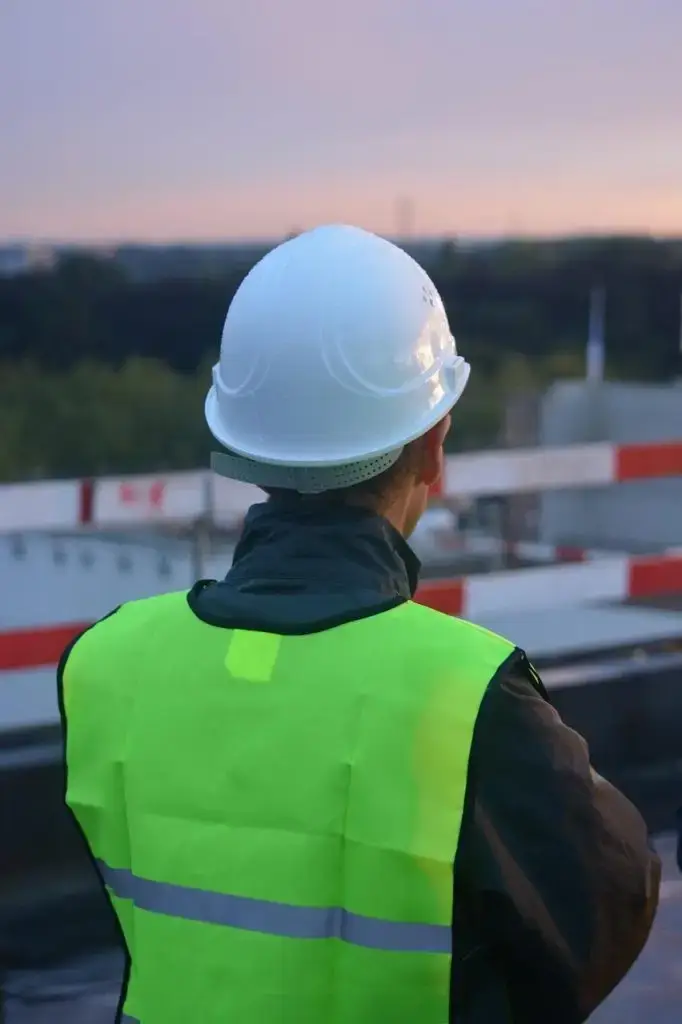 Werktent biedt bescherming tegen regen, wind en zon voor bouwprojecten en evenementen buitenshuis